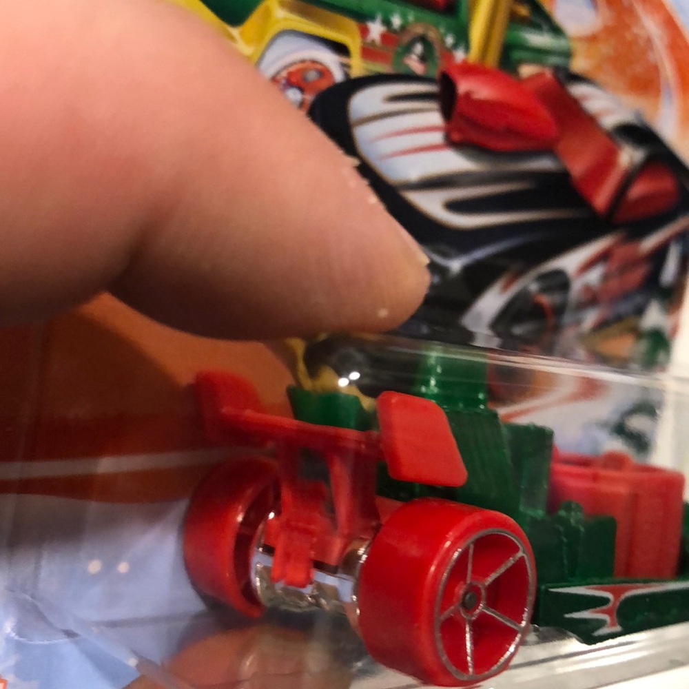 Hot Tub Toy Car - Red and Green - Picture 5 of 7